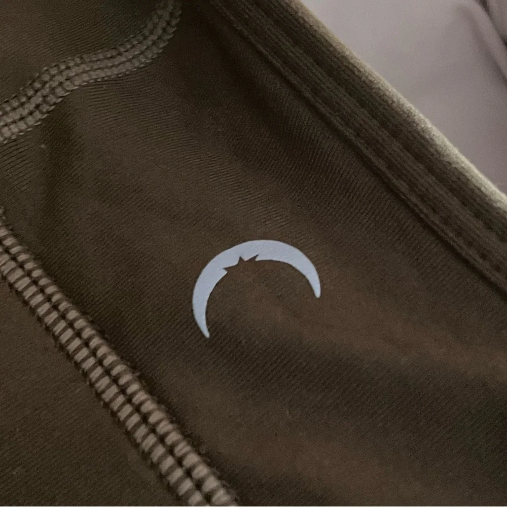 Like New!! Women's Zyia Active Olive Green Grid Sports Bra - Size Large - Picture 12 of 16